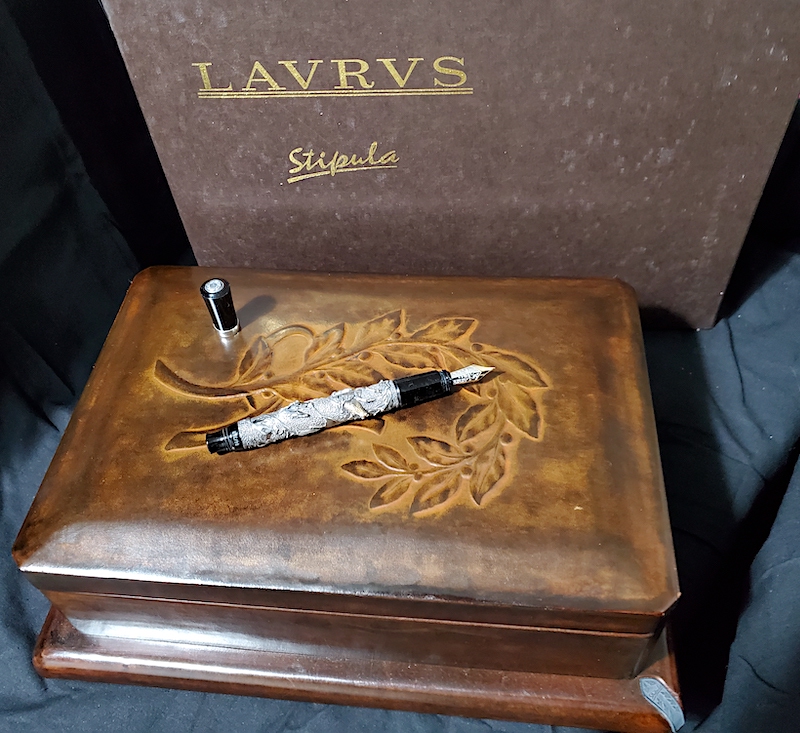 Pre-Owned Pens: 5731: Stipula: Laurus